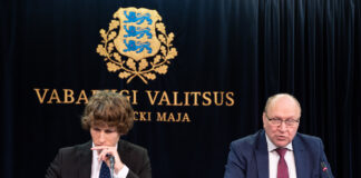 Valitsuse pressikonverents. Pildil sotsiaalminister Tanel Kiik, siseminister Mart Helme.