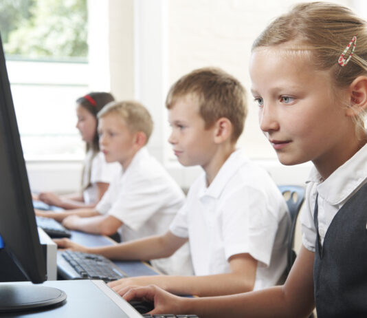 koolilapsed arvutis